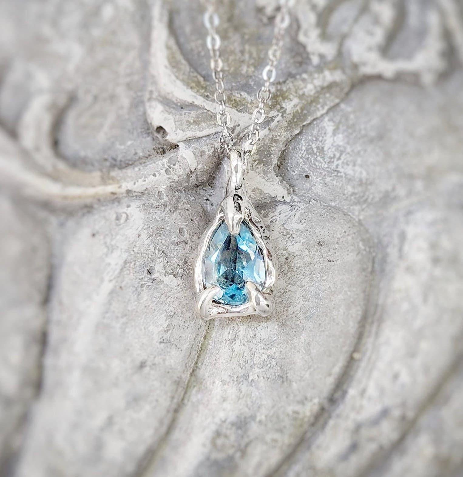 close-up aquamarine gemstone pendant in sterling silver