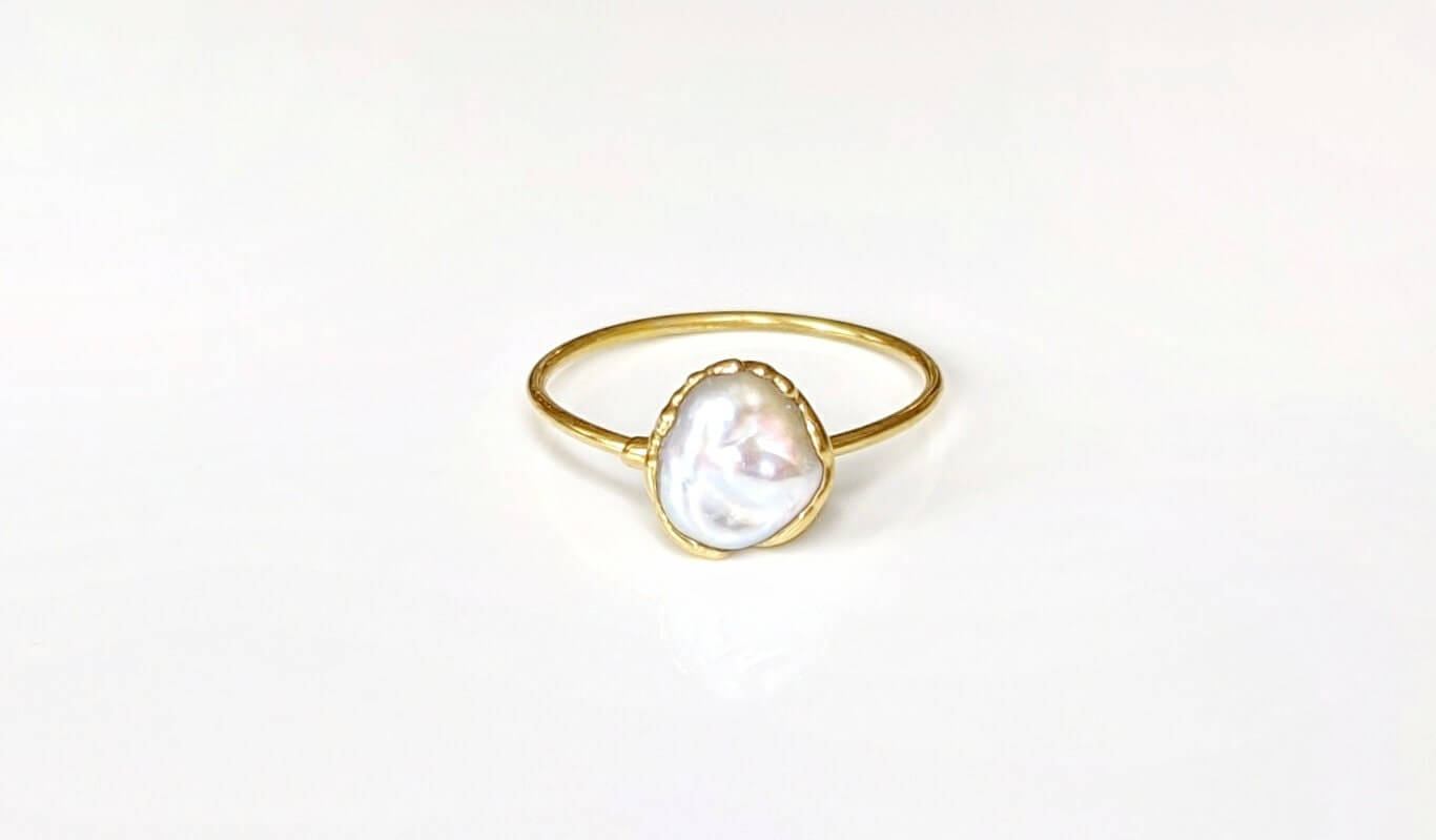 Freshwater Keshi pearl ring in gold, a unique solitaire piece perfect for gifts and special occasions.