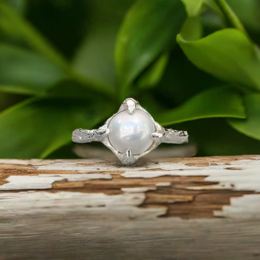 Textured Sterling Silver ring featuring a creamy-white Freshwater Keshi pearl, elegant and timeless design.