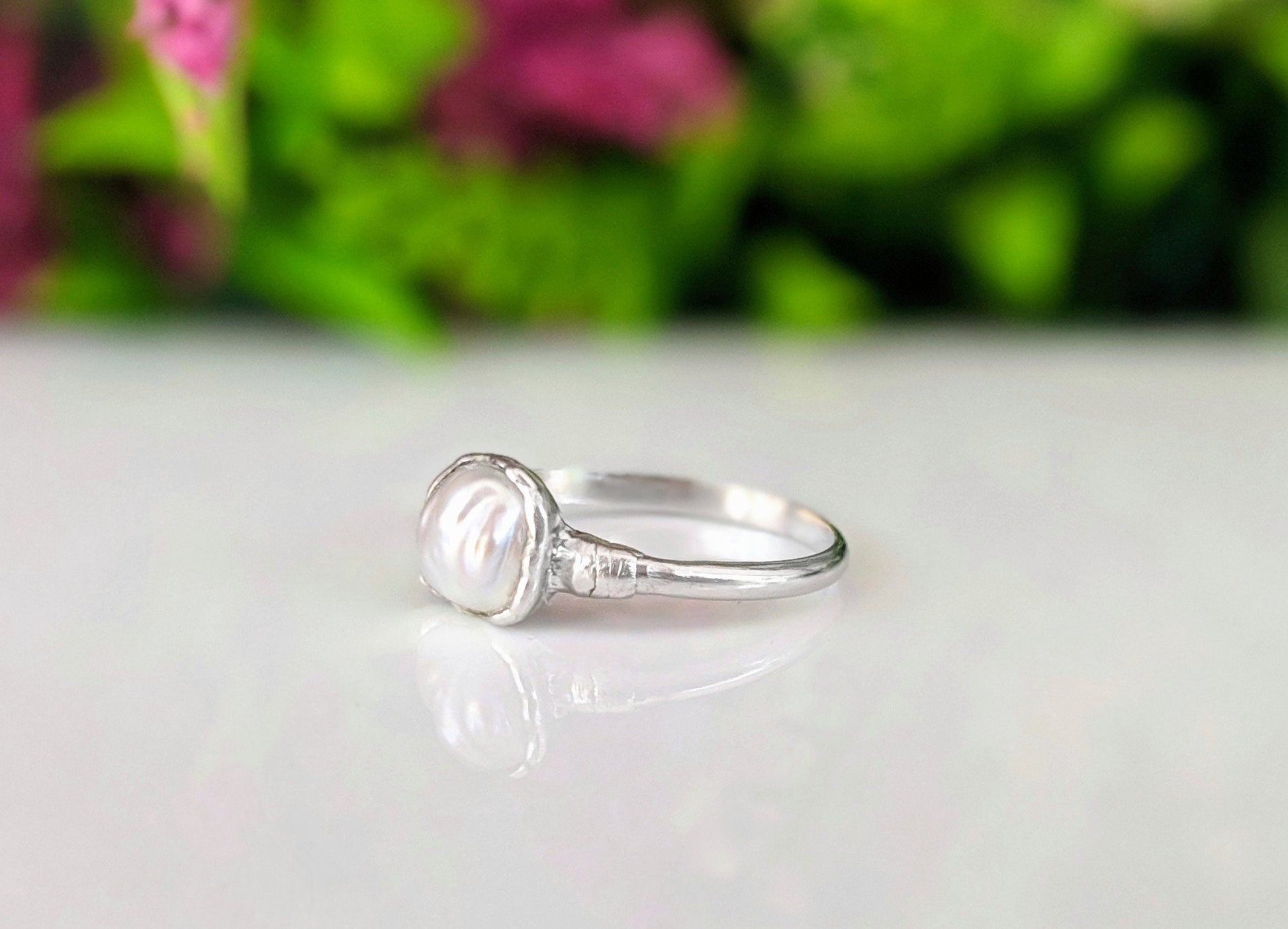 Close-up of a silver ring featuring an 8-10mm Keshi freshwater pearl, ideal for unique wedding jewelry.